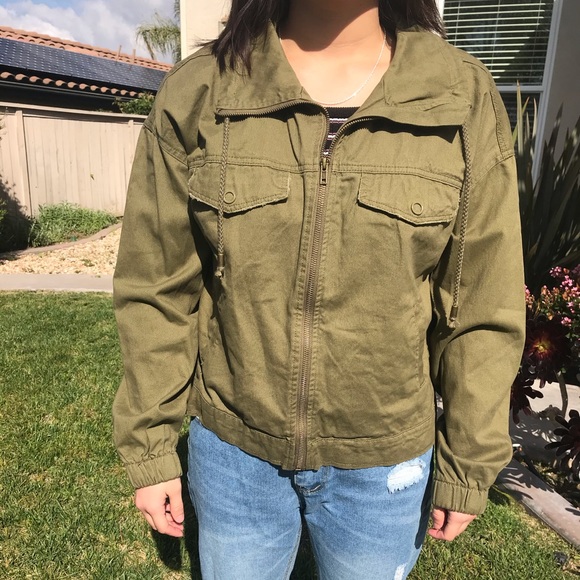 Sky and Sparrow Jackets & Blazers - ⭐️Host Pick⭐️-NEW Cropped Twill Olive Green Jacket